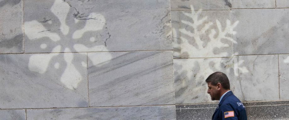 美国股市最新消息，盘中美股突发重大资讯，道指期货，纳斯达克指数，标准普尔指数，怎么开户，最新消息，牛市行情能否延续，再通胀交易