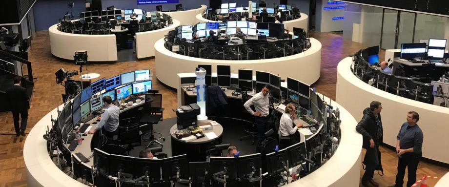 当地时间上周六在德国慕尼黑举行的安全会议上，德国总理默克尔强有力地反驳了美国呼吁欧洲盟国退出伊朗核协议的要求，并积极维护了多边机构的作用。