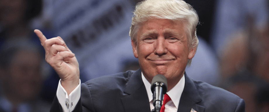 周二的大幅反弹推动道指上涨529.95点，至24995.11点，涨幅2.2%。标普500指数上涨36.32点，至2991.77点，涨幅1.2%。以科技股为主的纳斯达克综合指数上涨15.63点，至9340.22点，涨幅0.2%。