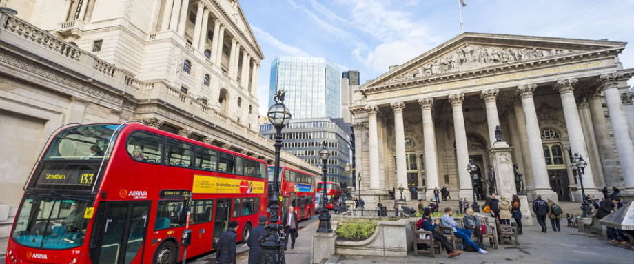 英国央行一位主要政策制定者淡化了将利率立即下调至零以下的可能性,他表示“要清楚,评估和实施是不同的事情”。