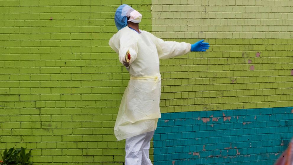 美国新冠肺炎确诊病例周三正式突破200万大关。与此同时，多州出现第二波疫情迹象，这令不少业内人士忧心忡忡！