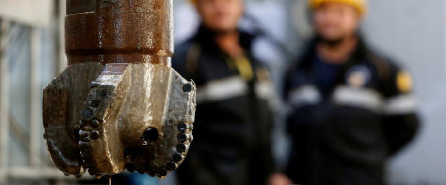 北京时间周三凌晨，美国石油协会(API)公布的数据显示，美国截至6月5日API原油库存意外增加842万桶，预期减少145万桶。汽油库存减少291.3万桶；精炼油库存增加427.1万桶。数据公布后， 美油短线快速走低，收报38.39美元/桶，涨幅收窄至0.52%。