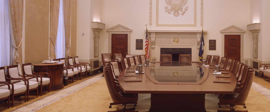 有着“新债王”之称的亿万富翁冈拉克(Jeffrey Gundlach)本周警告,如果长期债券收益率继续攀升,那么上世纪40年代的央行政策——收益率曲线控制,或将重登舞台。