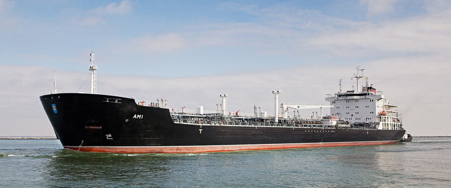 官方数据显示,5月份抵达新加坡这一全球最大转运和加油枢纽的货船数量降至近30年最低,并拖累船用燃料销售降至三个月最低。新加坡海事及港务管理局(MPA)数据显示