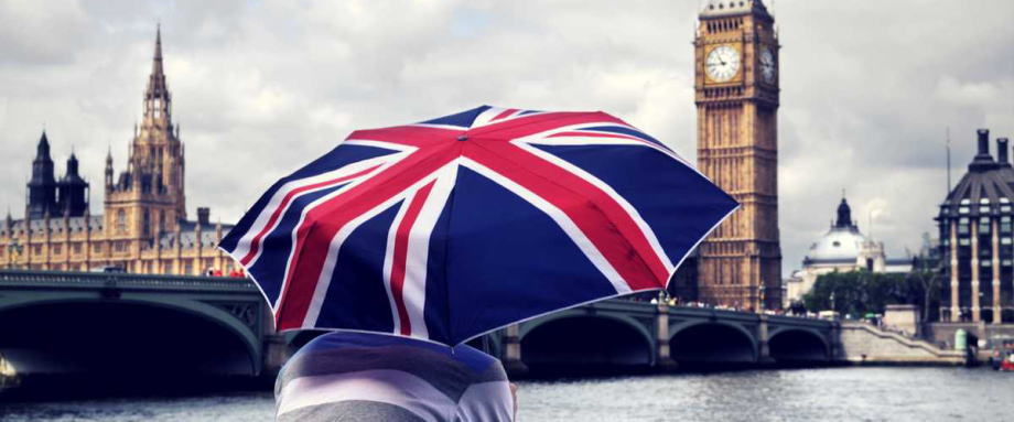 当地时间16日,英国国家统计局公布的最新数据显示,3月至5月期间,英国大约有超过60万工作者失业。相关数据还显示,5月份全英要求获得与工作相关福利的人数增长了23%,达到280万人。此前公布的数据反映了英国因新冠肺炎疫情而