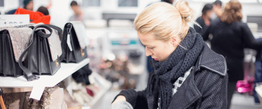 美国商务部周二公布的数据显示，继连续两个月的下滑后，美国5月零售销售月率录得17.7%，为该数据开始统计以来新高，前值由-16.40%上修至-14.7% ，高于市场预期的8%。