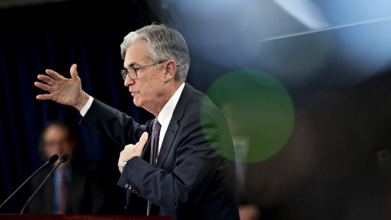 在是否延长抗疫救济的问题争论日益激烈之际,联储会主席杰罗姆·鲍威尔敦促国会不要太快取消对家庭和小企业的联邦救济