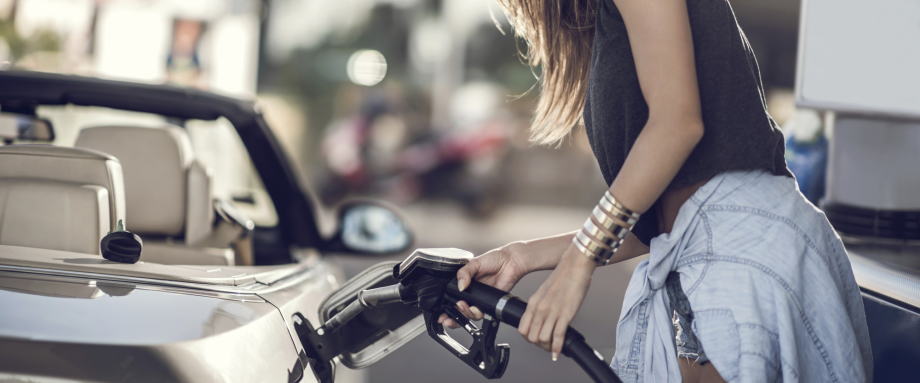 彭博新能源财经在其《2020年道路燃料展望》中预测，新冠疫情过后，全球的汽油和柴油需求可能会反弹，但长远前景并不乐观