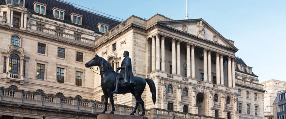 周四晚间英国央行公布了最新的利率决议，维持关键利率在0.1%不变，符合市场预期。但将资产购买规模自6450亿英镑上调至7450亿英镑，加强了对冠状病毒疫情影响的应对，以使经济摆脱几个世纪以来最严重的衰退。