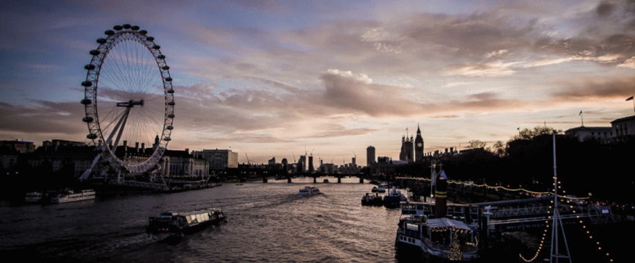 英国周二公布的数据显示,2020年初经济萎缩幅度创下自1979年以来之最,数据涵盖了启动疫情封锁措施后的最初几天。随着经济陷入至少一个世纪以来最严重的衰退,英国人通过削减开支和增加储蓄来应对新冠疫情危机,英国储蓄率升至2016年第一季度以来最高水平。