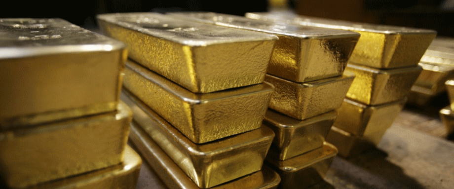 周二(6月30日)亚市盘中,现货黄金价格继续高位整理,最新交投于1770美元/盎司,距离上周三触及的2012年10月以来最高水平仅差不到10美元。随着2020年上半年濒临尾声,金价有望连续第三个月上涨,并创下逾四年最大季度涨幅。