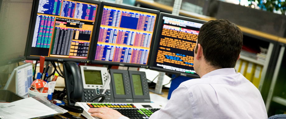 美国股市最新消息，盘中美股突发重大资讯，道指期货，纳斯达克指数，标准普尔指数，怎么开户，最新消息，牛市行情能否延续，再通胀交易