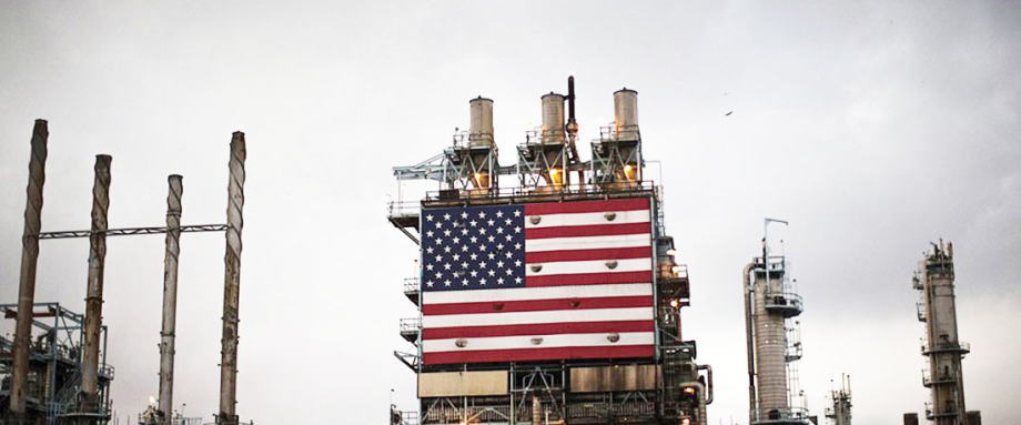 据中央广播电视总台经济之声《天下财经》报道,两大石油市场研究机构——标普全球普氏能源资讯和阿格斯传媒最近都宣布,将推出新的美国原油定价基准,以反映在墨西哥湾沿岸油轮上交易的原油价格。分析认为,这是取代WTI原油期货价格指数的一次尝试,但短时间内,这个目标恐怕很难实现。