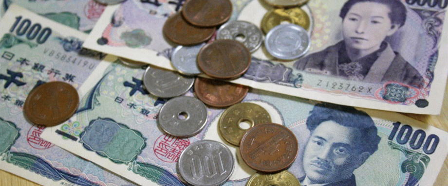 据彭博社周三报道,日本外汇策略师们当前纷纷表示,一旦美联储实施收益率曲线控制(YCC)政策,料将令美元/日元承压,而具体影响则将取决于目标收益率曲线的区间段。