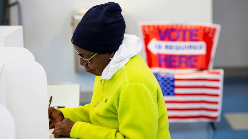 据彭博社报道,美国总统唐纳德·特朗普(Donald Trump)表示,若美国与欧盟之间的谈判不能达成新的贸易协议,将对欧盟汽车征收进口关税。