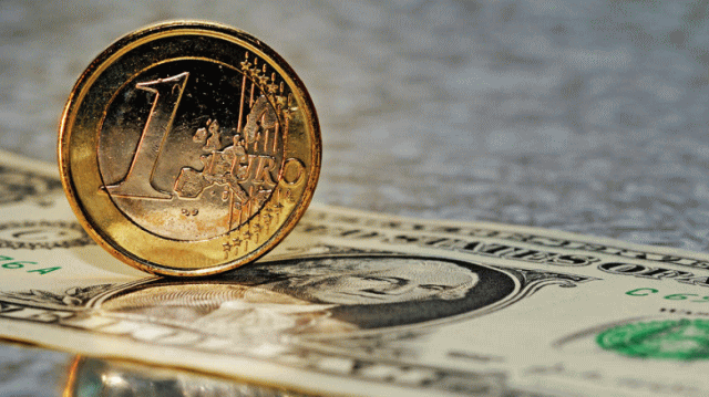 西欧各大国领导人,现在没一个好过的。已经持续三周的暴力抗议活动,让法国总统马克龙现在如坐针毡,骑虎难下。马克龙可能采取紧急减税措施来平息暴力抗议,但代价可能是加剧该国的预算赤字。