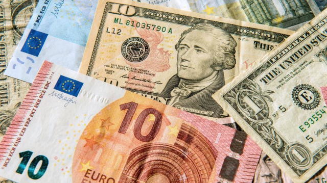 在英国正式脱离欧盟前，欧洲理事会主席米歇尔、欧洲议会议长萨索利、欧盟委员会主席冯德莱恩1月31日中午在布鲁塞尔