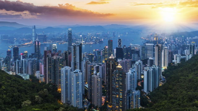 上周五(1月31日)美股低开低走,随后跌幅不断扩大,三大指数收市受挫。截至收盘,道指跌2.09%报28256点