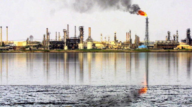 在经历11月的大跌后,油价在12月首个交易日大涨。沙特和俄罗斯延长限产协议、加拿大实施产量限制抵消了卡塔尔退出OPEC带来的负面影响。