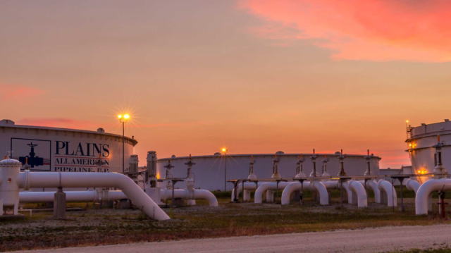 在经历11月的大跌后,油价在12月首个交易日大涨。沙特和俄罗斯延长限产协议、加拿大实施产量限制抵消了卡塔尔退出OPEC带来的负面影响。