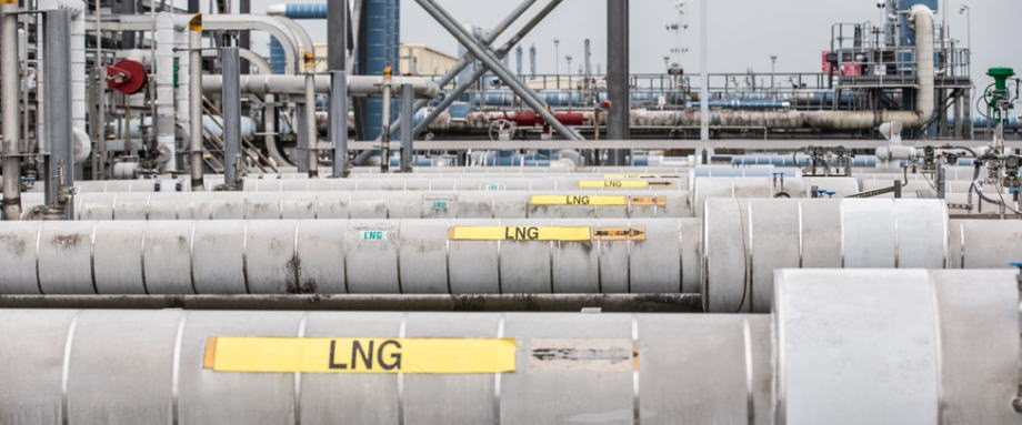 美国众议院批准了2021年度国防预算，其中包括对“北溪-2”项目扩大制裁。美国已经对该项目从事