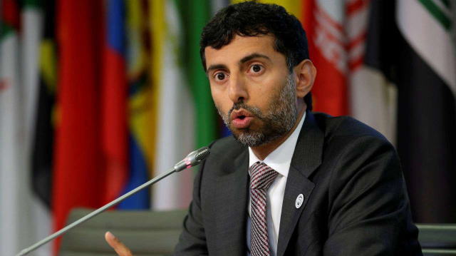 在经历11月的大跌后，油价在12月首个交易日大涨。沙特和俄罗斯延长限产协议、加拿大实施产量限制抵消了卡塔尔退出OPEC带来的负面影响。