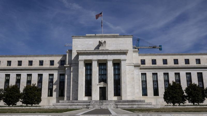 美联储今日表示,最近一周,美联储所持总资产为6.964万亿美元,小幅上升,较去年同期近乎翻倍。