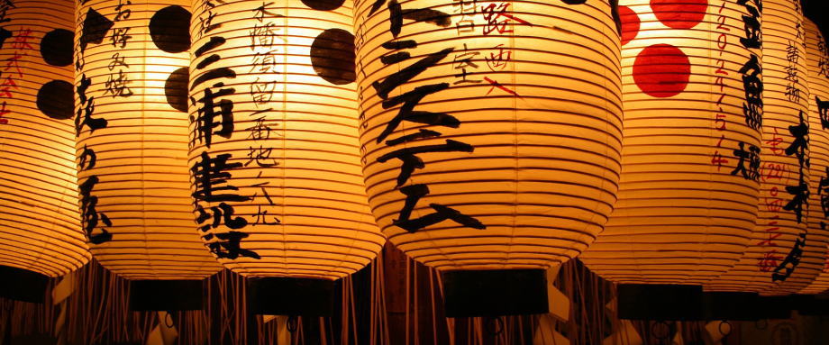 当地时间9月16日下午，日本自民党总裁菅义伟在当天的临时国会上经过众议院的首相指名选举，正式成为日本第99任首相