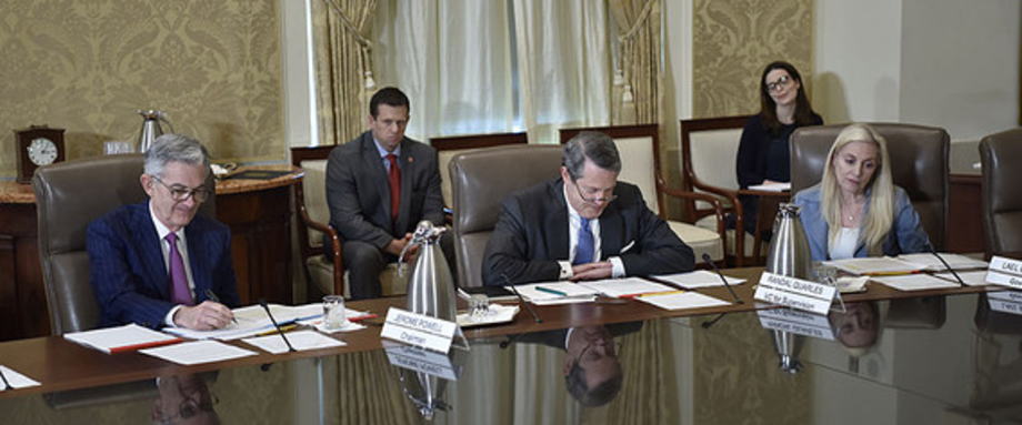 外媒本周最新发布的美联储调查显示,受访者预计美联储将维持当前利率水平直到2023年。该结果可能表明,美联储允许通胀在一段不确定时间内超过其2%的目标的新战略已经对利率前景产生了直接影响。