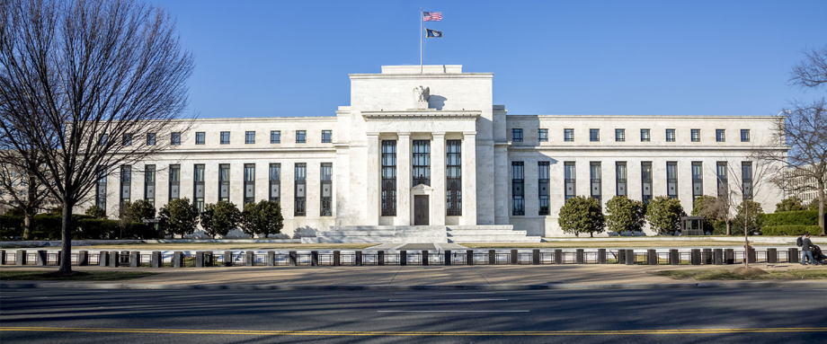 本轮超级周行情最重要的一出大戏即将在今晚揭开帷幕——北京时间周四(9月17日)2点，美联储将公布9月利率决议，同时公布最新经济预测和利率预期点阵图。而在半小时之后，美联储主席鲍威尔还将召开新闻发布会