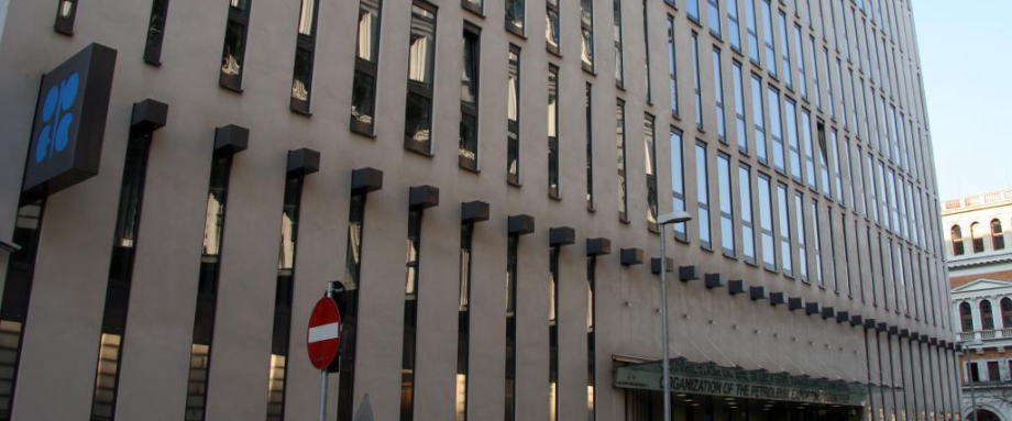 上个月,随着成员国逐步退出额外的减产,石油输出国组织(OPEC)原油产量上升,但仍在很大程度上坚持了他们重振全球石油行业的战略