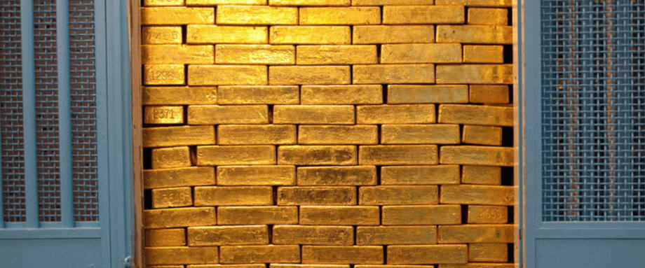 金价周二在纪录高点附近持稳,新冠病例增加殃及全球经济的担忧抵消了美国经济数据激发的风险意愿