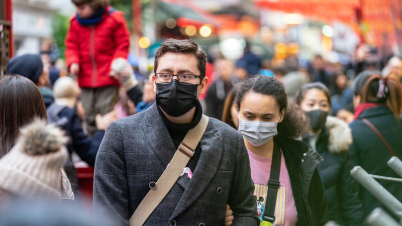 美国众议院议长南希·佩洛西周二表示，她对本周就一项刺激方案达成一致抱有希望，这对在大选之前通过相关议案至关重要