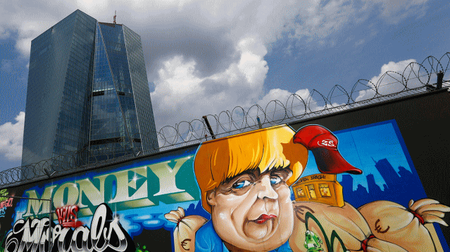 西欧各大国领导人,现在没一个好过的。已经持续三周的暴力抗议活动,让法国总统马克龙现在如坐针毡,骑虎难下。马克龙可能采取紧急减税措施来平息暴力抗议,但代价可能是加剧该国的预算赤字。