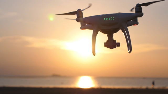 综合报道,伊拉克官员称,美国特朗普政府上周警告伊拉克,如果巴格达方面在美国空袭击杀伊朗高级将领后驱逐美军