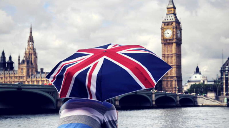 英国首相特雷莎·梅(Theresa May)周三(11月14日)获得内阁对于脱欧协议草案的支持,在此之后英镑曾短暂反弹,但周四随着多位大臣的辞职以及不信任投票的风险升温,英镑遭到大肆抛售。英镑/美元