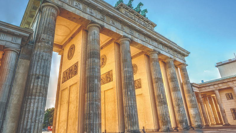 当地时间上周六在德国慕尼黑举行的安全会议上，德国总理默克尔强有力地反驳了美国呼吁欧洲盟国退出伊朗核协议的要求，并积极维护了多边机构的作用。