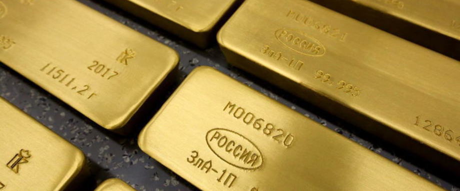 据彭博报道，因金属市场出现了追逐增长的热潮，铜价升至七年高位，而传统的避险资产黄金价格则因对疫情结束的乐观情绪日益高涨而下跌