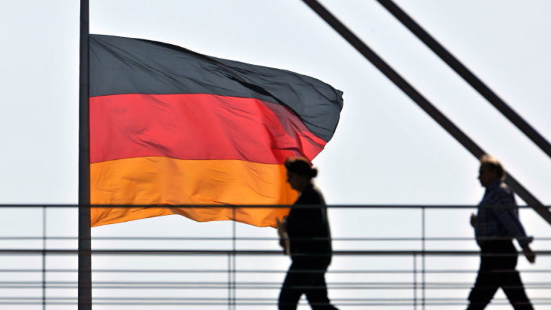 当地时间上周六在德国慕尼黑举行的安全会议上,德国总理默克尔强有力地反驳了美国呼吁欧洲盟国退出伊朗核协议的要求,并积极维护了多边机构的作用。