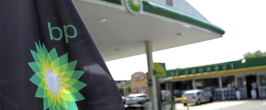 英国石油公司认为，在2021年初，COVID-19相关的石油需求影响将继续带来逆风，