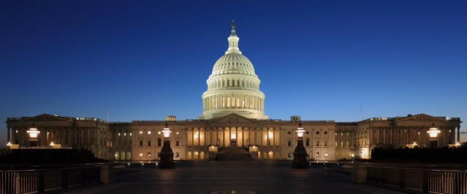 根据美国国会预算办公室（CBO）当地时间2月16日公布的长期预算预测，30年后，美国国家的债务负担将是其年经济产出的两倍