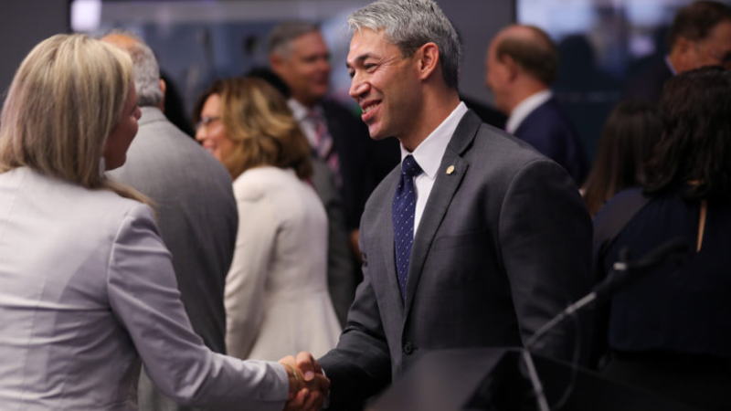 美国最新消息,盘中美元消息,ice美元指数价格走势图,美元指数今日重大消息,美元欧元日元英镑加元最新资讯