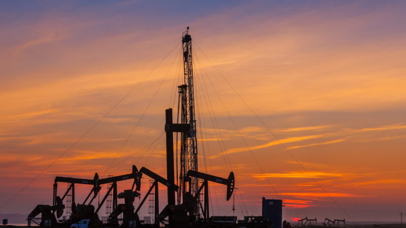 美国油服公司贝克休斯周五(6月4日)公布数据显示,截至6月4日当周,美国钻井总数环比减少1座至456座