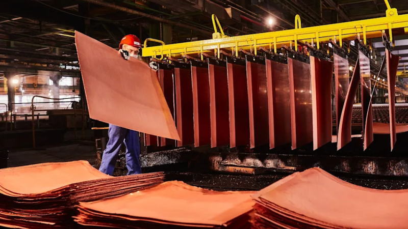 17日,沥青期货主力1906合约小幅高开后,受空头减仓影响,期价振荡反弹。此时,部分多头借机获利离场,期价略有回落。之后,多空陷入胶着,期价呈小区间波动,日内...