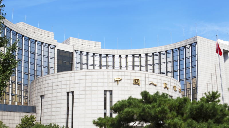 中国股市的投资者自国庆长假后热情高涨，助推中国股票市值自2015年以来首次突破10万亿美元。