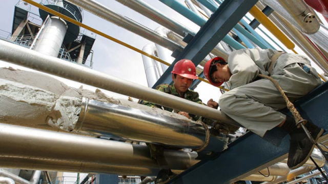 中国股市的投资者自国庆长假后热情高涨，助推中国股票市值自2015年以来首次突破10万亿美元。