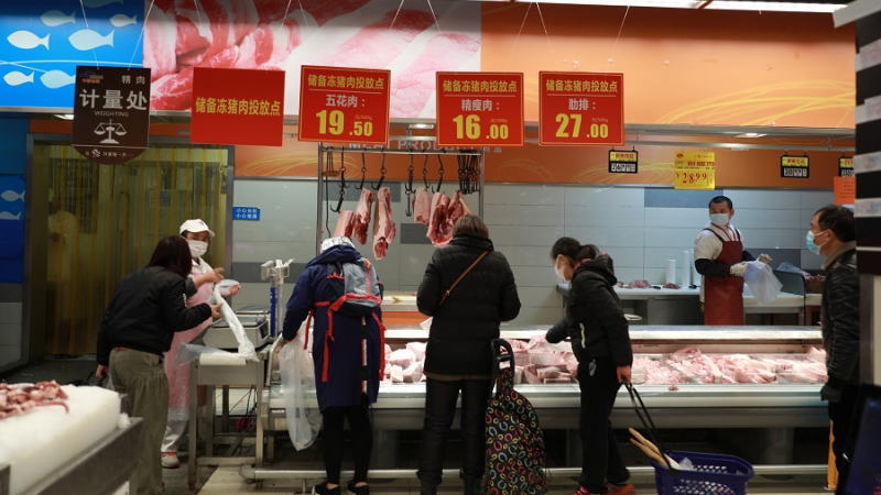 中国股市的投资者自国庆长假后热情高涨,助推中国股票市值自2015年以来首次突破10万亿美元。