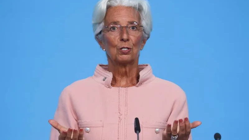 西欧各大国领导人，现在没一个好过的。已经持续三周的暴力抗议活动，让法国总统马克龙现在如坐针毡，骑虎难下。马克龙可能采取紧急减税措施来平息暴力抗议，但代价可能是加剧该国的预算赤字。