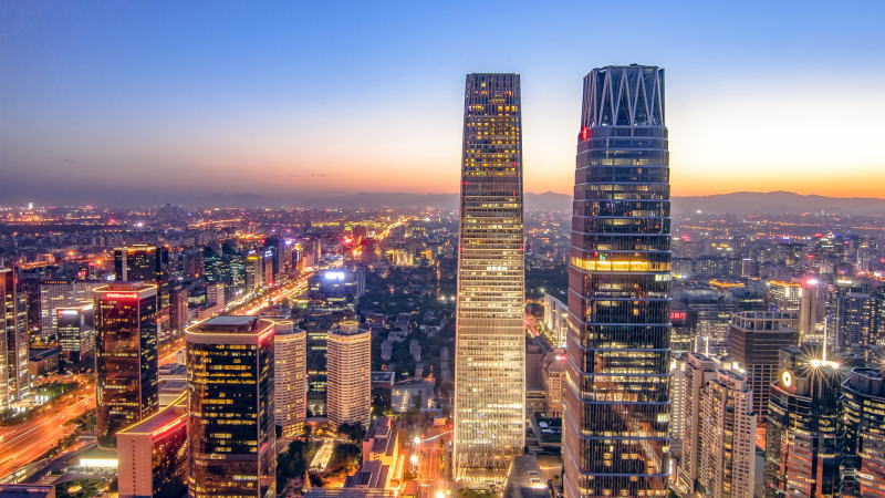 中国股市的投资者自国庆长假后热情高涨,助推中国股票市值自2015年以来首次突破10万亿美元。