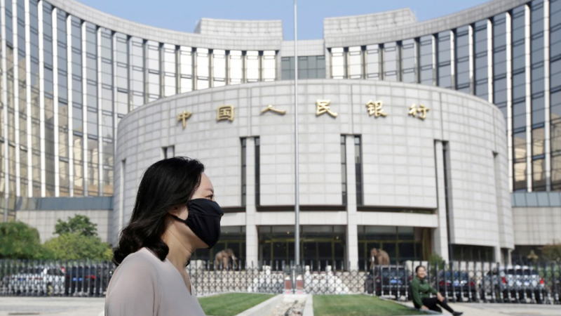 中国股市的投资者自国庆长假后热情高涨，助推中国股票市值自2015年以来首次突破10万亿美元。